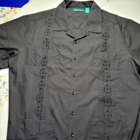 Cubavera Men's 100% Linen Four-Pocket Short Sleeve Button-Down Guayabera Shirt - Picture 1 of 5